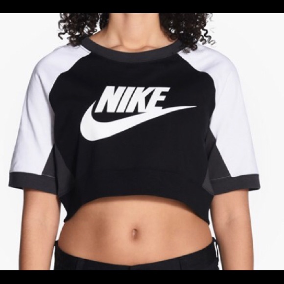 Nike Tops - Nike Cropped Top NWT